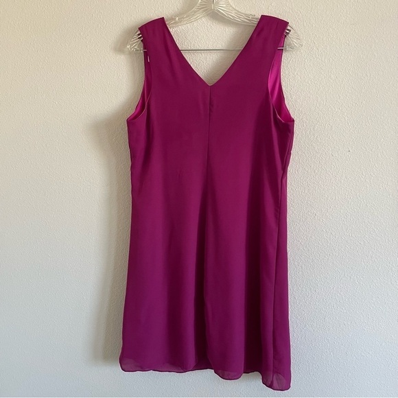 The Vanity Room V-Neck Sleeveless Shift Dress Pink Medium NWOT - Picture 7 of 8